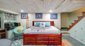 Beckley Studio w/ Private Hot Tub & Home Gym! - Image 4