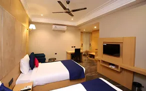 Lemonade Hotel - Image 2