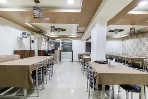 OYO Hotel Krishna - Image 4