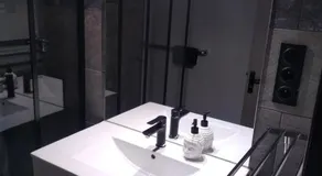 Appartement dans copropriété arborée - Image 2