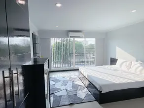 Feliz Room - Image 4