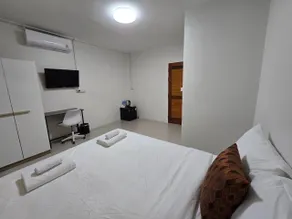 The White Residence - Image 2