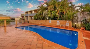 Emerald Gardens Motel & Apartments - Image 3