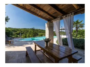 Rustic villa Zvonar with pool in Motovun - Image 2