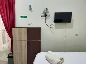 RedDoorz Syariah @ Danesti Homestay Near Bandara Sultan Hasanuddin - Image 4