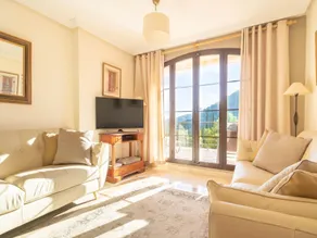 Premium apartment in Benahavis with balcony - Image 2