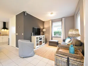 Quaint Holiday Home in Zonnemaire with Roofed Terrace - Image 2