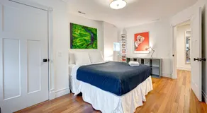 Large Condo with Outdoor Deck in Historic Chicago District home - Image 2