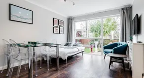 Lovely 2 Bedroom Apartment Near South Bank - Image 2