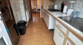 Hawkins Guesthouse - Image 3