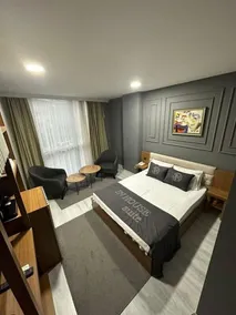 In House Suite - Image 2