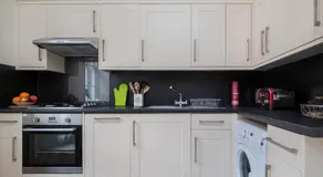 Newly renovated stunning apartment in Stockbridge - Image 4