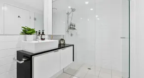 Luxury 2Bed2Bath Apt with Pool, Parking, Gym and Views - Image 2