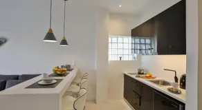 Penthouse & apartments by the Sea airport Airstay - Image 2