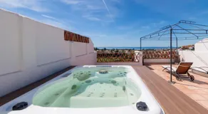 Penthouse entièrement équipé avec piscine, jardin et terrasse | Vue montagne - Image 2