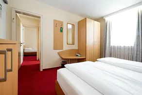 Comfort Garni Hotel - Image 3
