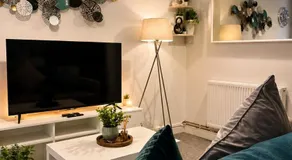 Deluxe Apartment, Near Uni, Free Parking - Image 2
