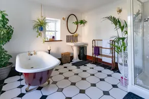 Upton House - Charming 4-bedroom home in Torquay - Image 2