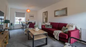 3 Bedroom house in Cumbernauld with walk in shower - Image 2