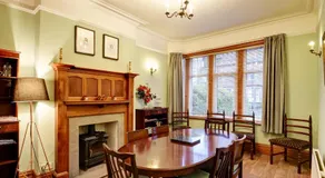 Spacious Victorian Townhouse near HCC with off street parking - Image 2
