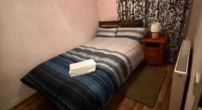 Spacious 4 Bedroom Bungalow with 2 Bathrooms with Garden and Parking in Dublin - Image 5