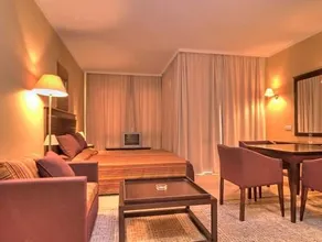 Royal Beach Apartments - Image 4