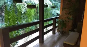 Casa em penedo com cachoeira - Image 5