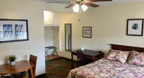 Los Feliz Hotel - Image 2