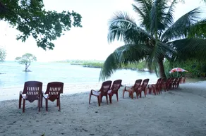 Coconhuts Beach Resort - Image 5