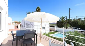2 apartamentos en una excelente villa de playa compartiendo Piscina y Jardín - Image 4