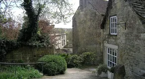 38 Newtown - Image 3