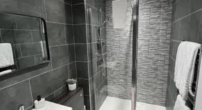 The Globe Apartments and Bedrooms - Image 5