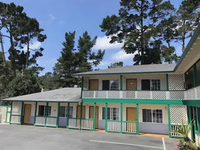 Monterey Pines Inn - Image 5