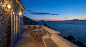 ONOS RESIDENCE - Image 3