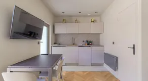 Petit studio compact et moderne, Écully - Image 3