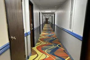 Econo Lodge - Image 4