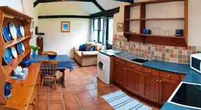Cosy cottage in the beautiful Lamorna Valley - walk to the pub & sea - Image 4