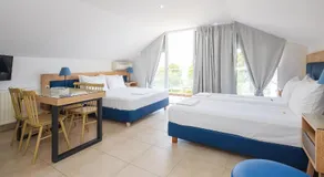 Le Monde SeaView Suites - Image 2