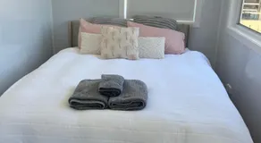 Sweet beautiful TINY HOME with pool and 2 minute drive to the beach - Image 2