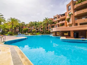 Golden Mile Oasis with Pool & Gym - Image 2