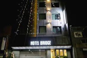 Hotel Bridge - Image 3
