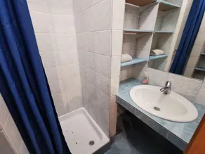 Apartment for four with free parking - Image 5