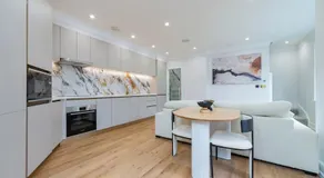 Modern 2 BR Garden Flat Easy Access to Wimbledon with WIFI and Parking - Image 2