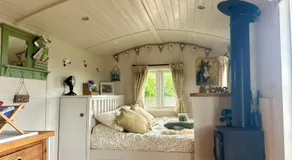 Willowbank shepherds hut - Image 2