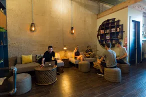 Deep Ellum Hostel - Image 5