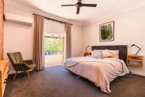 Elegant Seddon Stay Historic Charm & Modern Twist - Image 2