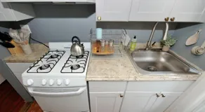 Cozy Studio Near Central Park - Image 4
