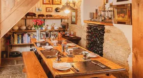 Lyne House Ideal for a celebration or reunion - Image 4