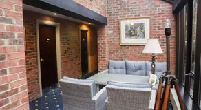 The George Hotel - Image 4