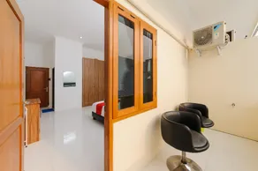 RedDoorz Syariah @ Sakura Hotel Duren Sawit - Image 3